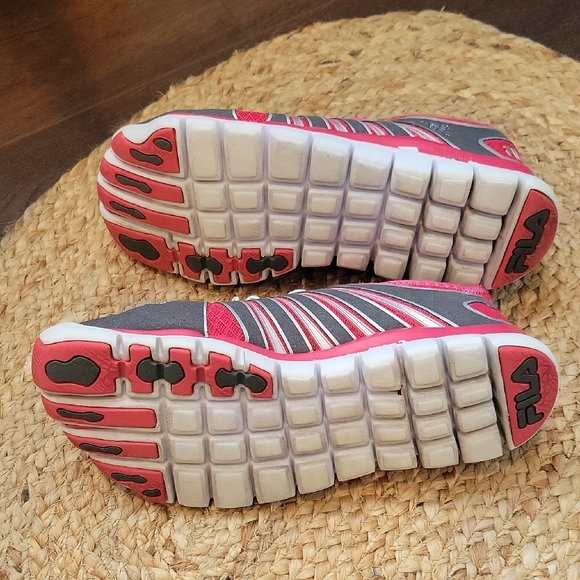 Fila Women's Vibrant Pink and Gray Toe Shoes - Picture 8 of 11